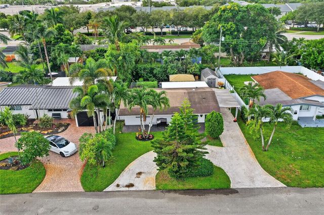 8210 NW 10th St, Pembroke Pines, FL 33024