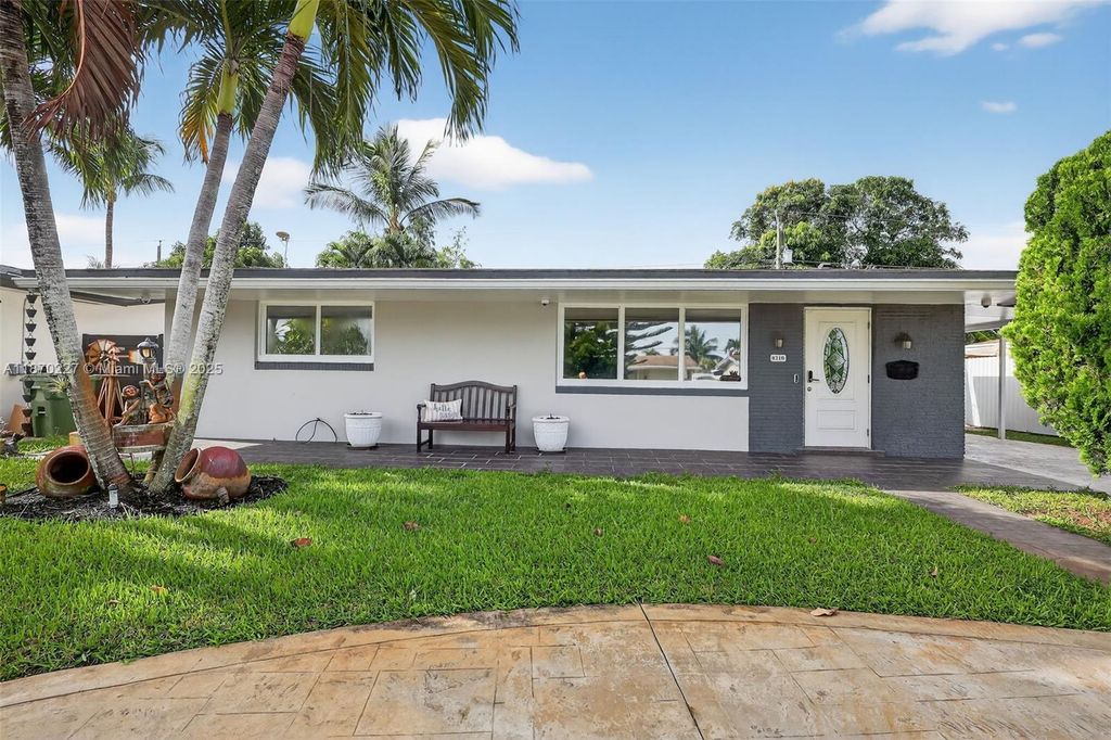 8210 NW 10th St, Pembroke Pines, FL 33024