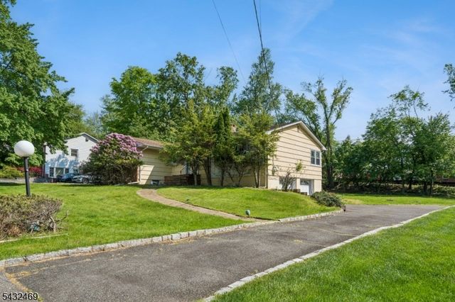 12 Clover Ct, Cedar Grove Twp., NJ 07009