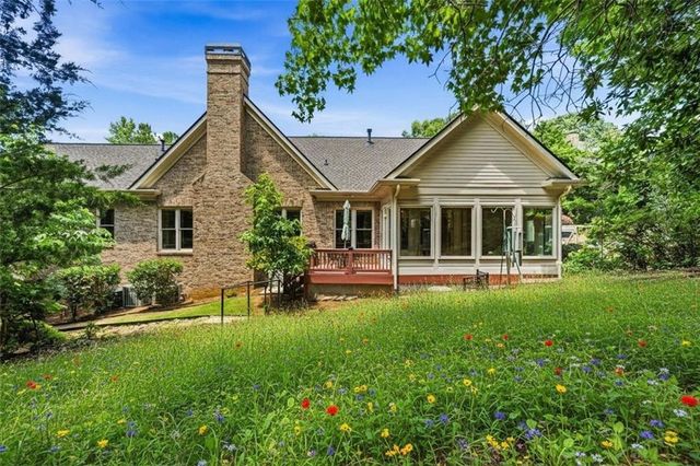 542 N St Marys Lane NW, Marietta, GA 30064
