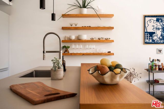 1329 California Avenue 102, Santa Monica, CA 90403