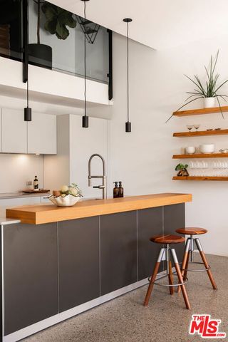 1329 California Avenue 102, Santa Monica, CA 90403