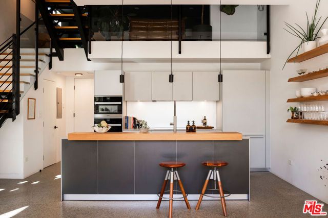 1329 California Avenue 102, Santa Monica, CA 90403
