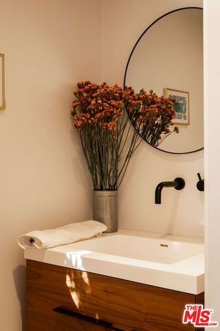 1329 California Avenue 102, Santa Monica, CA 90403