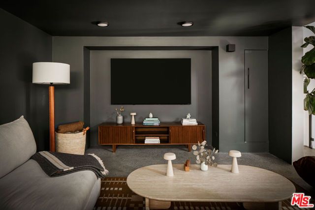 1329 California Avenue 102, Santa Monica, CA 90403