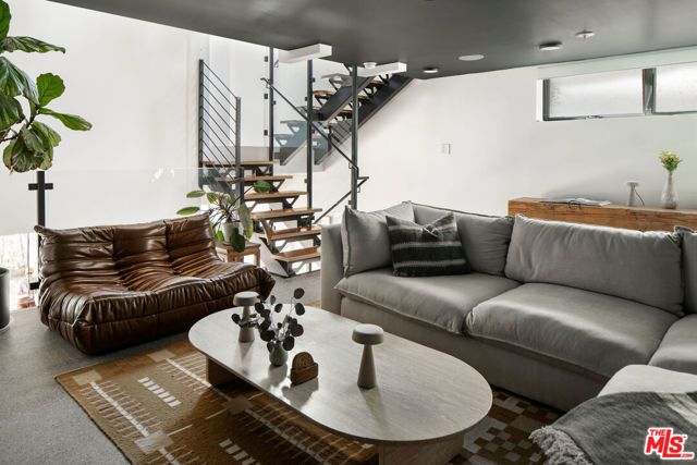 1329 California Avenue 102, Santa Monica, CA 90403