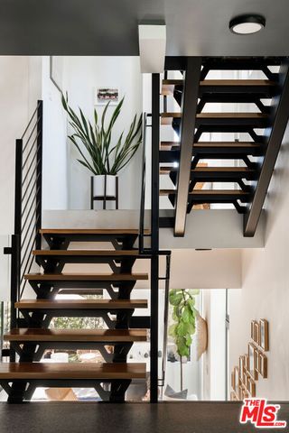 1329 California Avenue 102, Santa Monica, CA 90403
