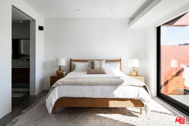 1329 California Avenue 102, Santa Monica, CA 90403