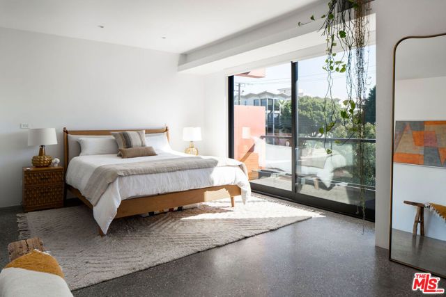 1329 California Avenue 102, Santa Monica, CA 90403