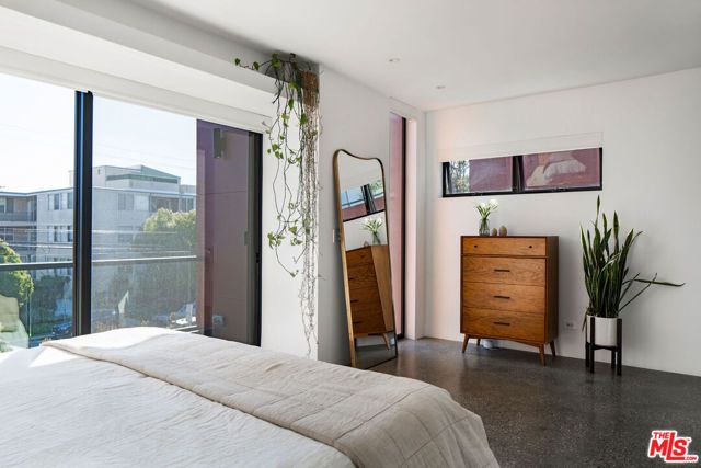 1329 California Avenue 102, Santa Monica, CA 90403