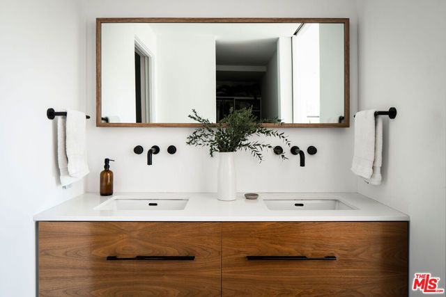 1329 California Avenue 102, Santa Monica, CA 90403