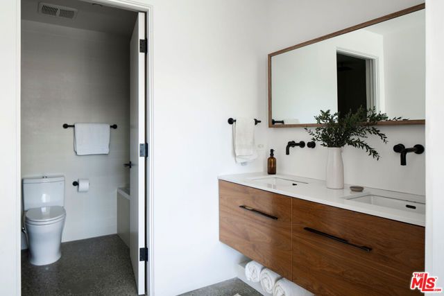 1329 California Avenue 102, Santa Monica, CA 90403