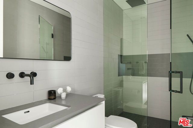 1329 California Avenue 102, Santa Monica, CA 90403