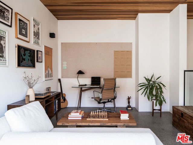 1329 California Avenue 102, Santa Monica, CA 90403