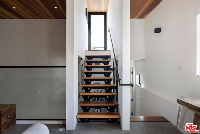 1329 California Avenue 102, Santa Monica, CA 90403