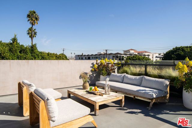1329 California Avenue 102, Santa Monica, CA 90403