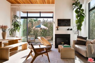 1329 California Avenue 102, Santa Monica, CA 90403
