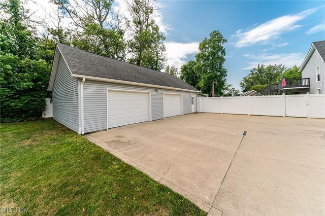 6873 Lake Road, Madison, OH 44057