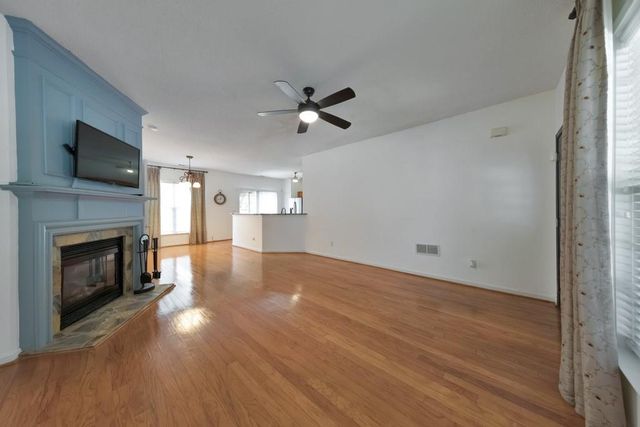 1051 Dunedin Trail, Woodstock, GA 30188