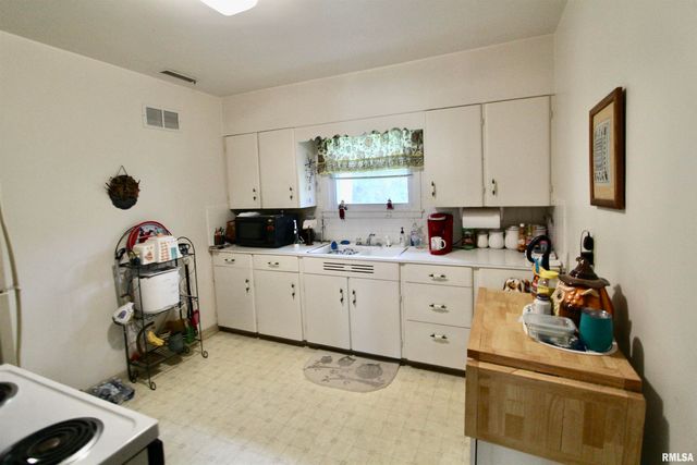 802 CRESTVIEW Drive, Washington, IL 61571