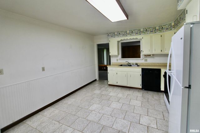 802 CRESTVIEW Drive, Washington, IL 61571