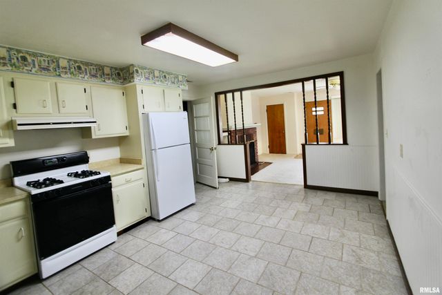 802 CRESTVIEW Drive, Washington, IL 61571