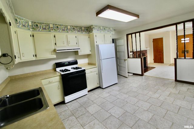 802 CRESTVIEW Drive, Washington, IL 61571