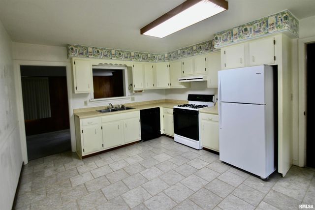 802 CRESTVIEW Drive, Washington, IL 61571
