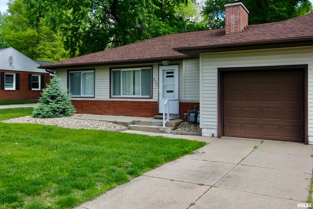 802 CRESTVIEW Drive, Washington, IL 61571