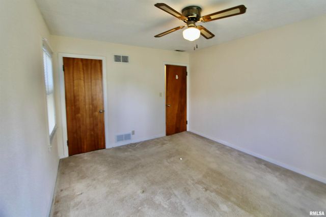 802 CRESTVIEW Drive, Washington, IL 61571