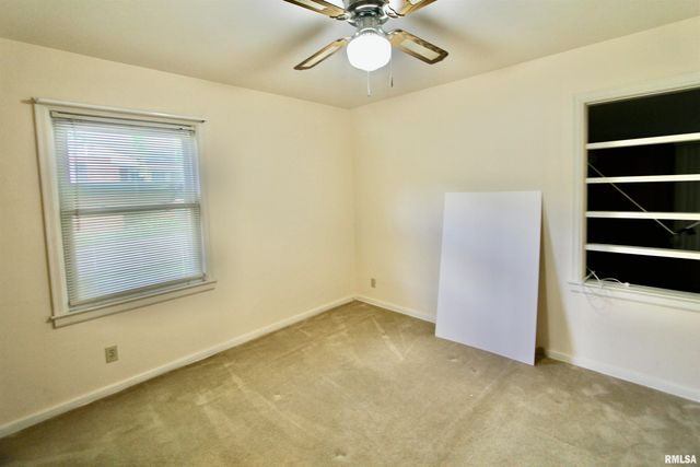 802 CRESTVIEW Drive, Washington, IL 61571