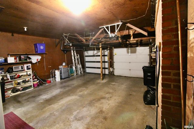802 CRESTVIEW Drive, Washington, IL 61571