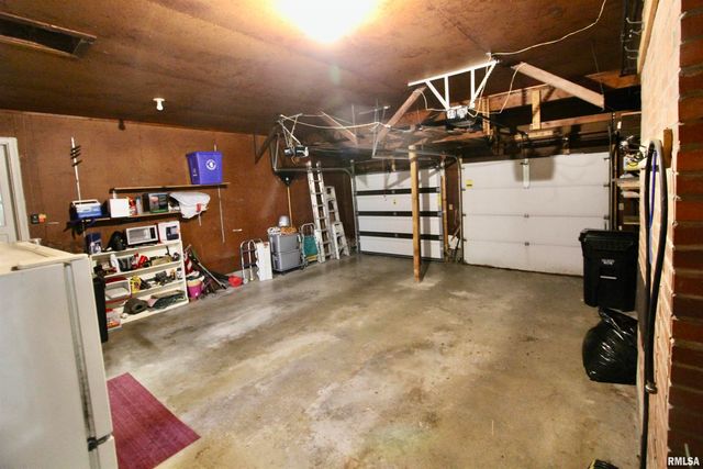 802 CRESTVIEW Drive, Washington, IL 61571