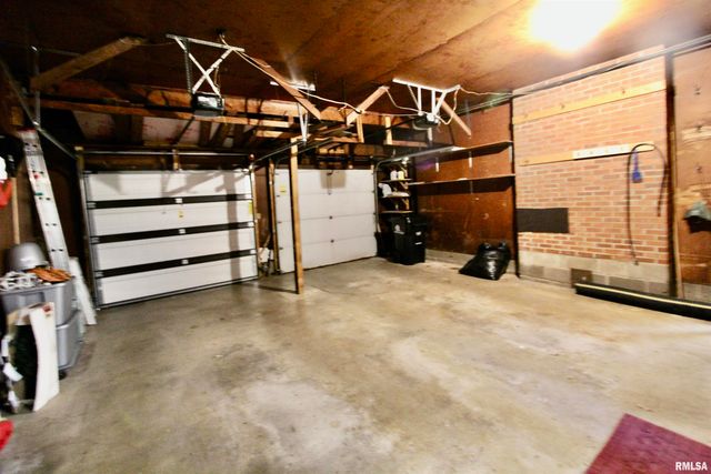 802 CRESTVIEW Drive, Washington, IL 61571