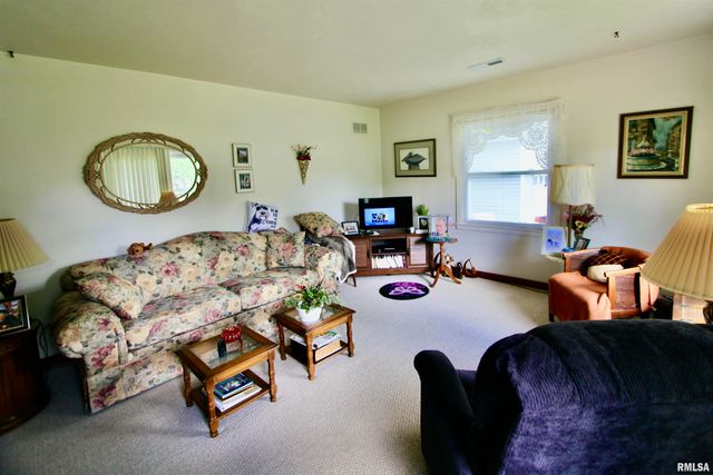 802 CRESTVIEW Drive, Washington, IL 61571