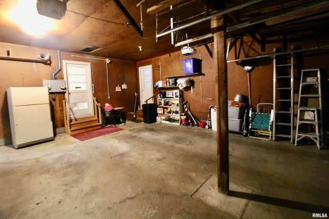 802 CRESTVIEW Drive, Washington, IL 61571