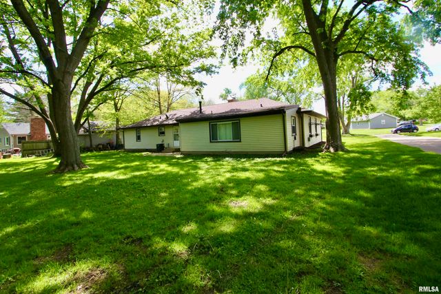 802 CRESTVIEW Drive, Washington, IL 61571