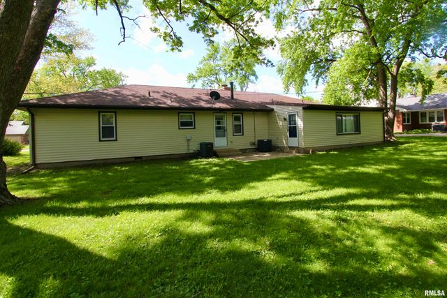 802 CRESTVIEW Drive, Washington, IL 61571