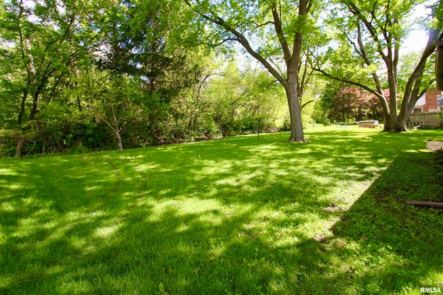 802 CRESTVIEW Drive, Washington, IL 61571