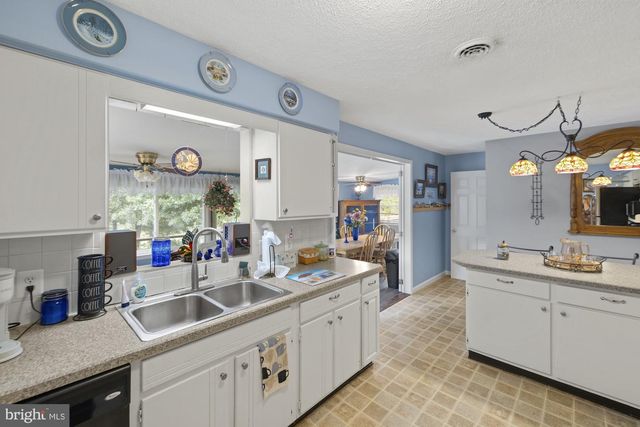 4851 BLUE HILL RD, Glenville, PA 17329