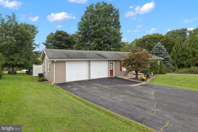 4851 BLUE HILL RD, Glenville, PA 17329