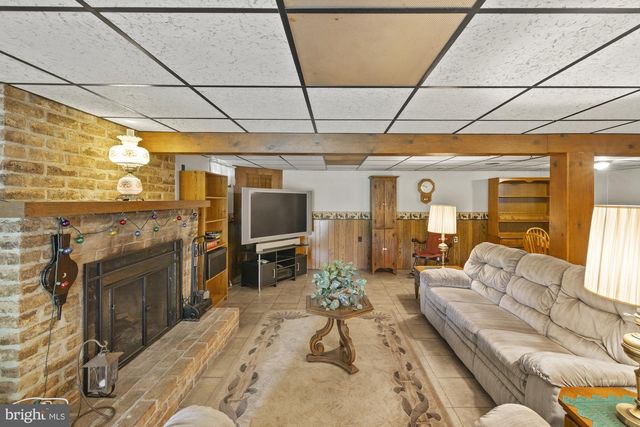 4851 BLUE HILL RD, Glenville, PA 17329
