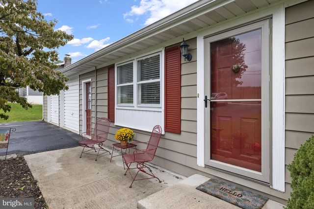 4851 BLUE HILL RD, Glenville, PA 17329