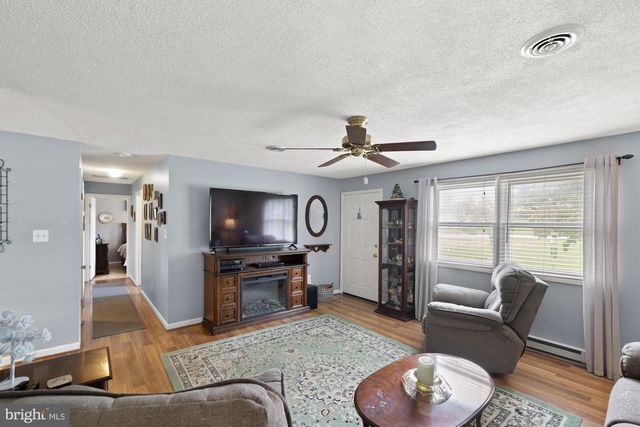 4851 BLUE HILL RD, Glenville, PA 17329