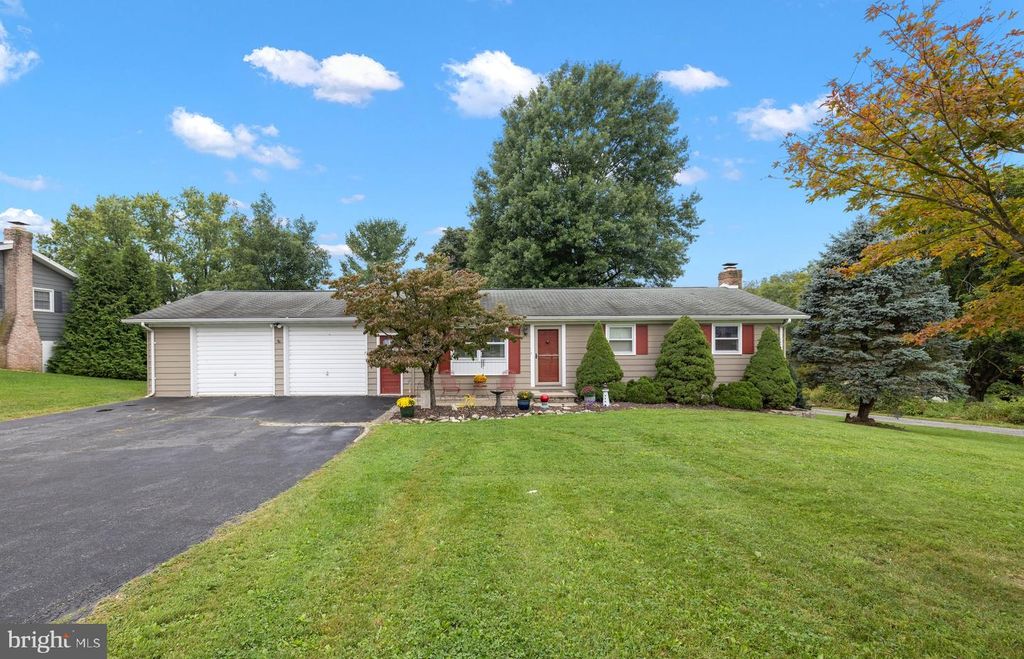 4851 BLUE HILL RD, Glenville, PA 17329