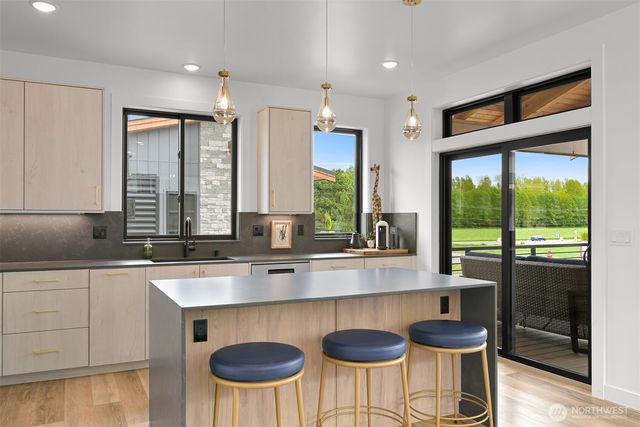 222 Skipping Stone Loop, Lynden, WA 98264