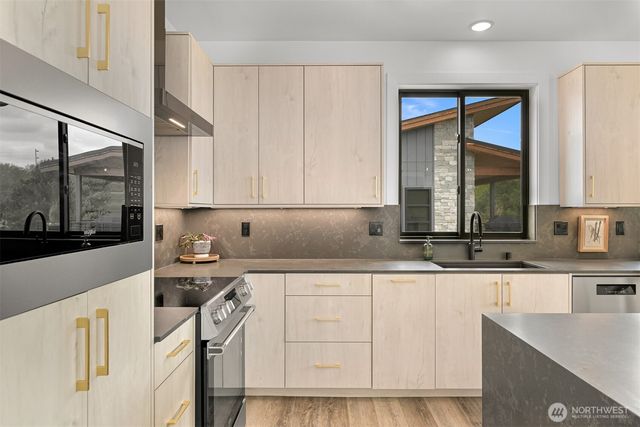 222 Skipping Stone Loop, Lynden, WA 98264