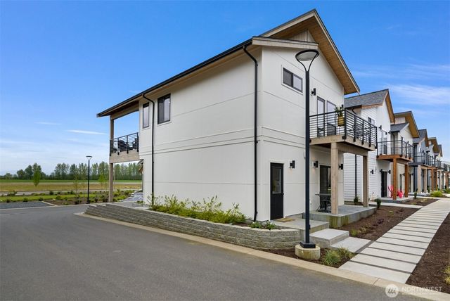 222 Skipping Stone Loop, Lynden, WA 98264
