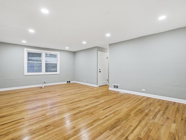 8011 S Dante Avenue, Chicago, IL 60619