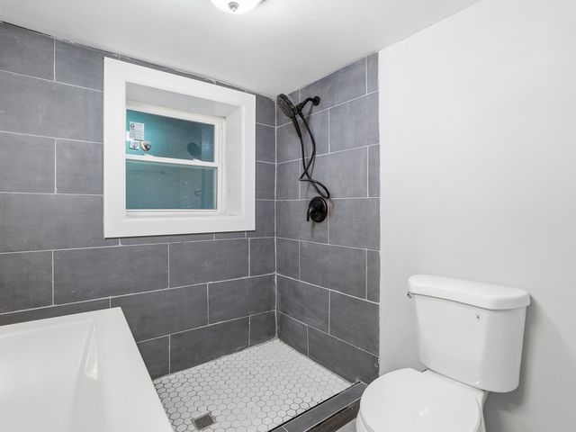 8011 S Dante Avenue, Chicago, IL 60619